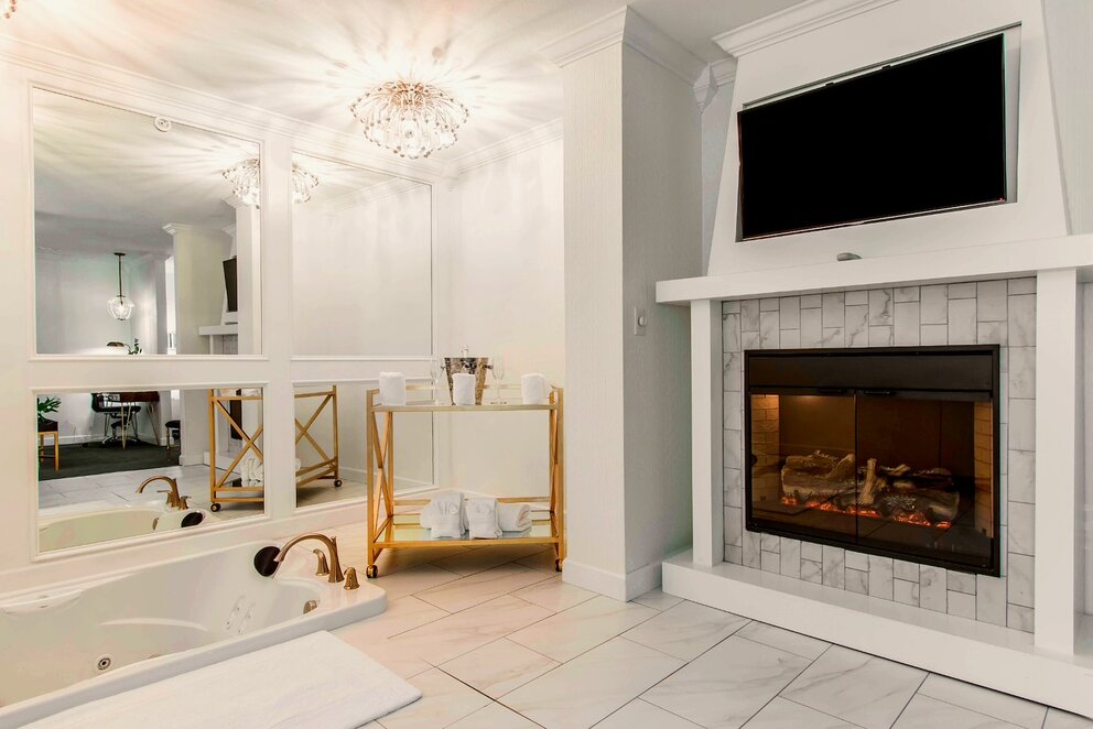 Whirlpool Suite and Fireplace