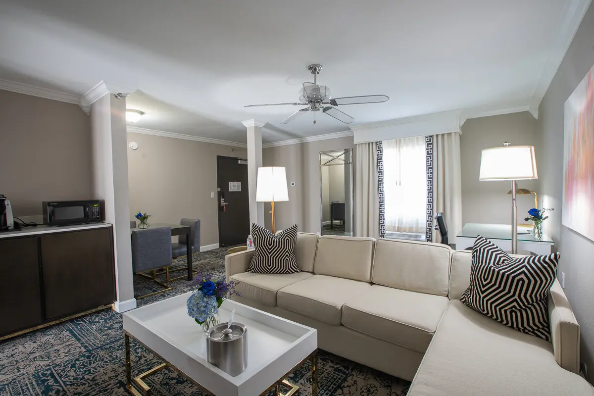 Alternate Presidential Suite living-room view