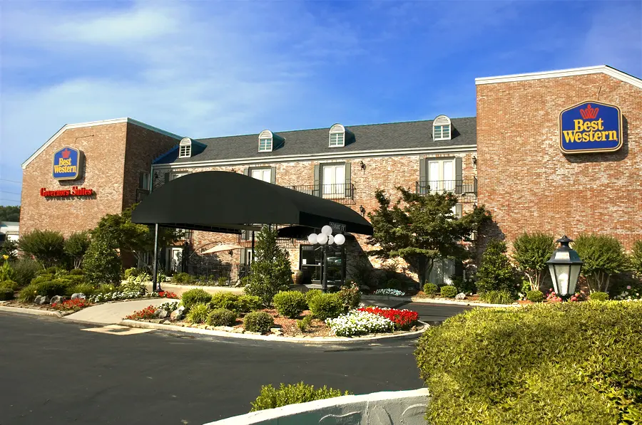 Governor's Suites exterior during the Makan family's early ownership