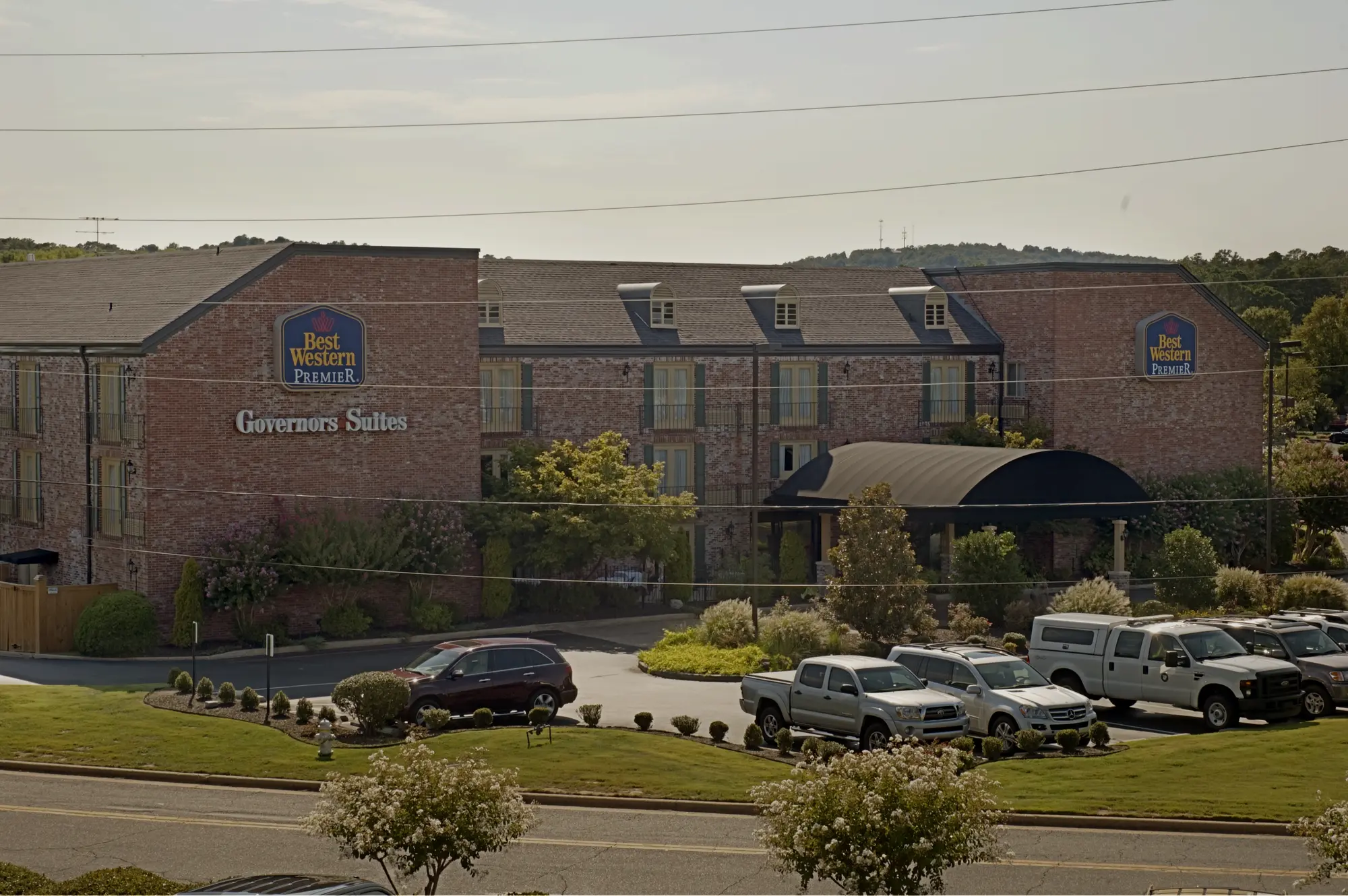 Best Western Premier Governor's Suites exterior in 2007
