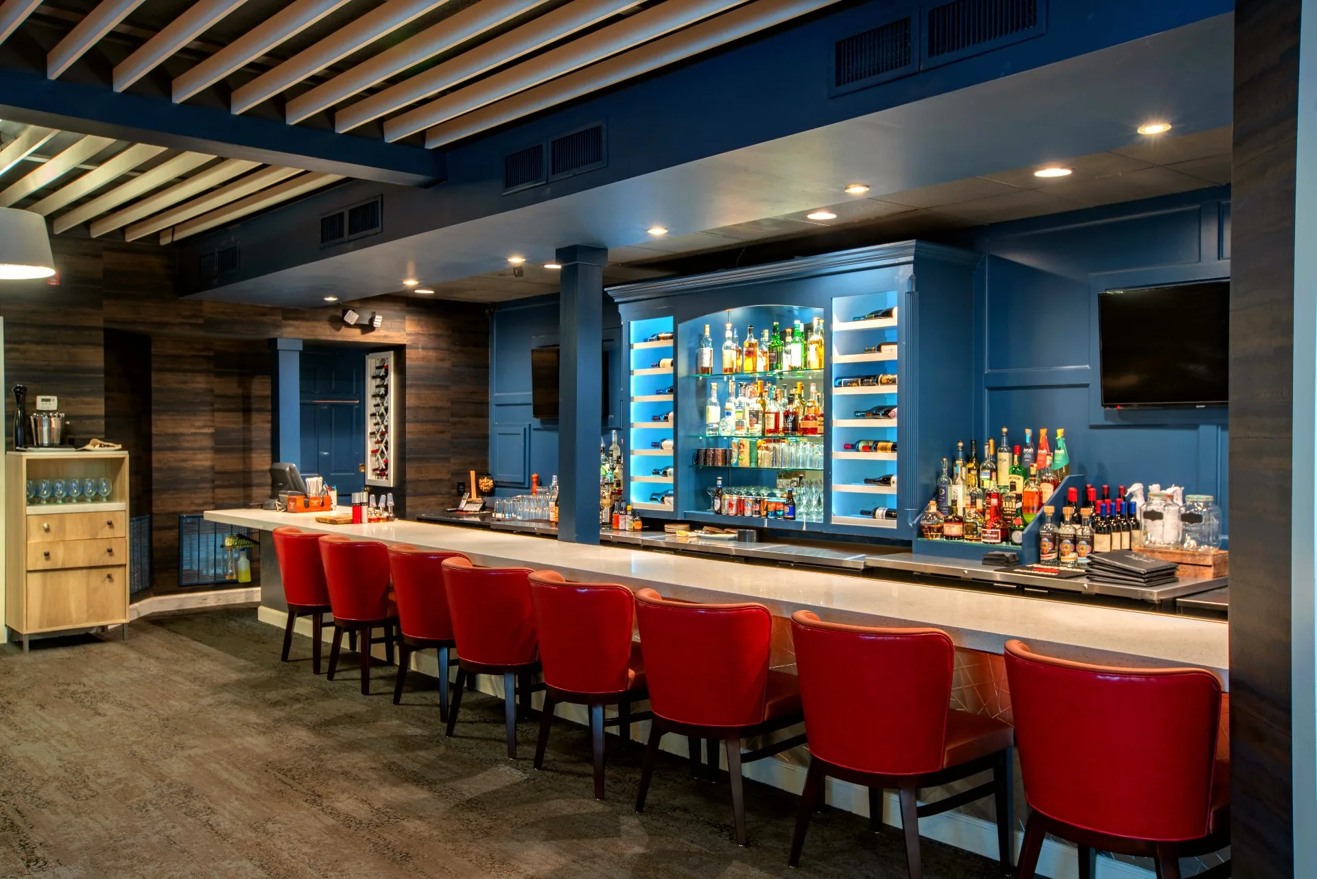 Bar seating at Table 28